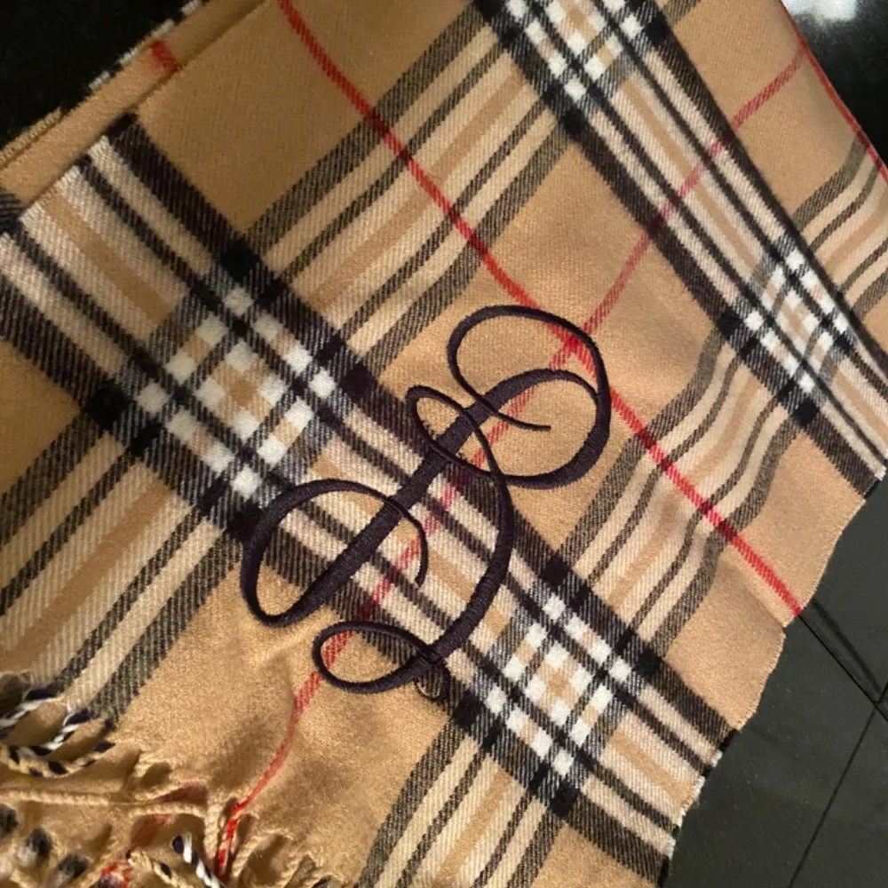 Cashmerefeel Classic Check Scarf - Picture 3 of 12
